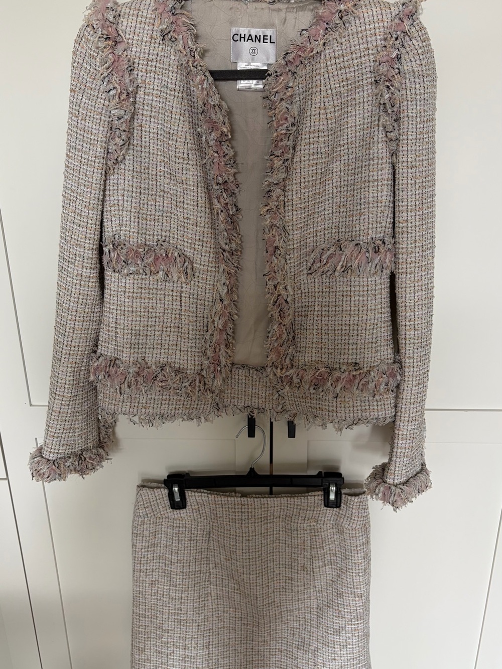 CHANEL 2004 Fantasy Tweed Lesage Poodle Pink Cream Blazer Jacket and skirt